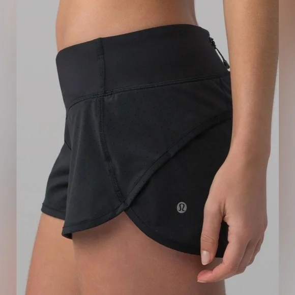2017 Lululemon Speed Short Perforated 2.5” Black Size 6 Rare Run Short - Picture 4 of 10